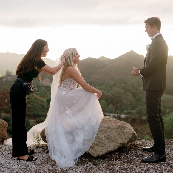 Mira Zwillinger Wedding Dress | Size 4 - Picture 8 of 11